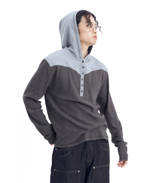 AAKAM(アーカム)の「Ribbed Contrast Button Hoodie (Dark Gray)(パーカー・レディース・その他・1/2)」の13枚目の写真