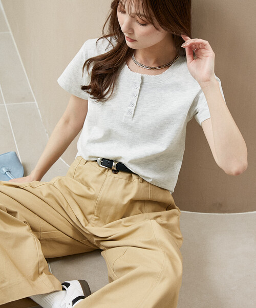 PUBLUX(パブリュクス)の「PUBLUX/パブリュクス ピコレース ヘンリーネック Tシャツ 限定展開(Tシャツ/カットソー・レディース・チャコールグレー/ネイビー/ブラウン/ライトグレー・フリ-)」の10枚目の写真
