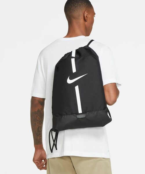 NIKE(ナイキ)の「ナイキ アカデミー サッカージムサック (18L) / Nike Academy Soccer Gymsack (18L) DA5435-010 Black(バックパック/リュック・メンズ・ブラック・ONE SIZE)」の2枚目の写真