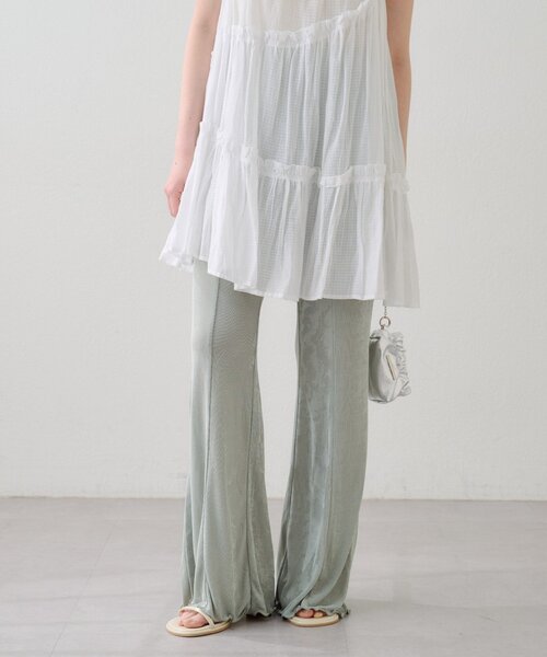 Kastane（カスタネ）の「【-5キロ見え/伸縮性◎/ラク盛れ】B シアーリブフレアパンツ（その他パンツ・レディース・ブラック/サックスブルー/アイボリー・MEDIUM/SMALL）」の3枚目の写真