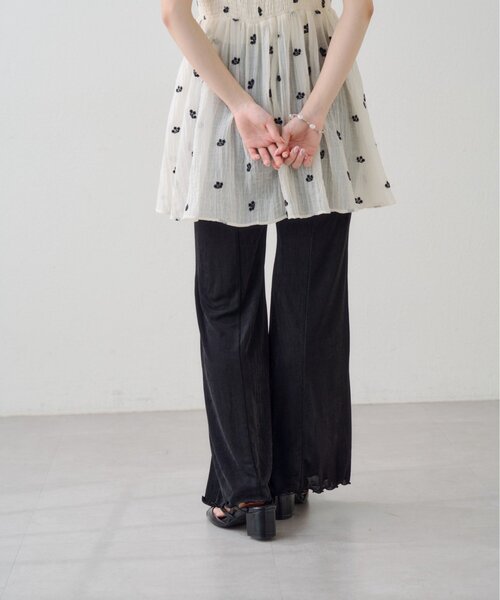 Kastane（カスタネ）の「【-5キロ見え/伸縮性◎/ラク盛れ】B シアーリブフレアパンツ（その他パンツ・レディース・ブラック/サックスブルー/アイボリー・MEDIUM/SMALL）」の7枚目の写真