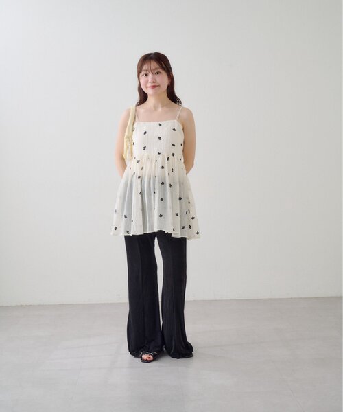 Kastane（カスタネ）の「【-5キロ見え/伸縮性◎/ラク盛れ】B シアーリブフレアパンツ（その他パンツ・レディース・ブラック/サックスブルー/アイボリー・MEDIUM/SMALL）」の8枚目の写真