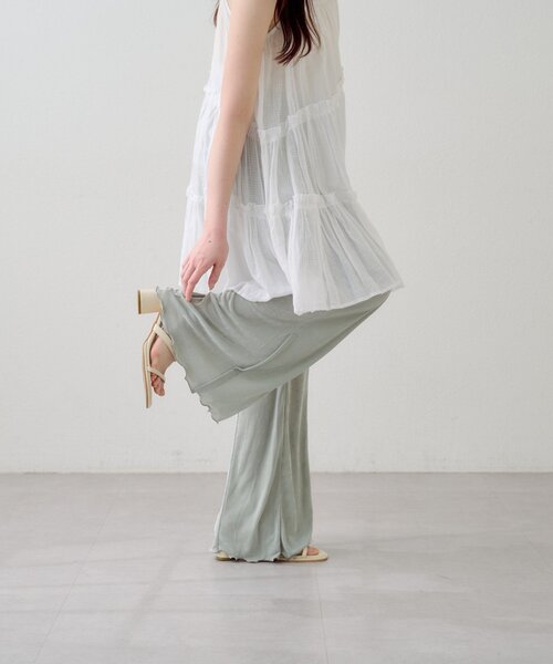 Kastane（カスタネ）の「【-5キロ見え/伸縮性◎/ラク盛れ】B シアーリブフレアパンツ（その他パンツ・レディース・ブラック/サックスブルー/アイボリー・MEDIUM/SMALL）」の13枚目の写真