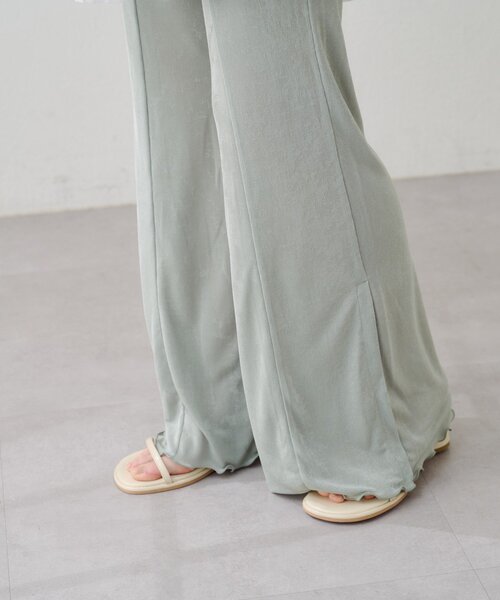 Kastane（カスタネ）の「【-5キロ見え/伸縮性◎/ラク盛れ】B シアーリブフレアパンツ（その他パンツ・レディース・ブラック/サックスブルー/アイボリー・MEDIUM/SMALL）」の16枚目の写真