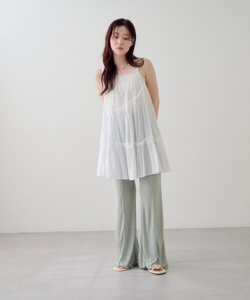 Kastane（カスタネ）の「【-5キロ見え/伸縮性◎/ラク盛れ】B シアーリブフレアパンツ（その他パンツ・レディース・ブラック/サックスブルー/アイボリー・MEDIUM/SMALL）」の17枚目の写真