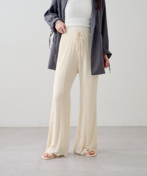 Kastane（カスタネ）の「【-5キロ見え/伸縮性◎/ラク盛れ】B シアーリブフレアパンツ（その他パンツ・レディース・ブラック/サックスブルー/アイボリー・MEDIUM/SMALL）」の21枚目の写真