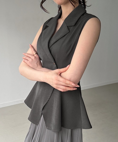junoah(ジュノア)の「プリーツドッキングトレンチワンピース(ワンピース・レディース・ブラウン/ブラック/チャコール・MEDIUM/LARGE/SMALL)」の9枚目の写真