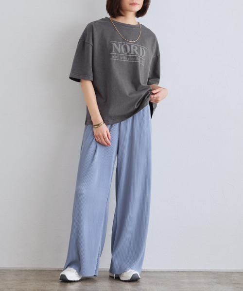 Pierrot(ピエロ)の「ピグメント加工オーバーサイズロゴTシャツ(Tシャツ/カットソー・レディース・チャコール/ブラウン・M/L/LL)」の13枚目の写真