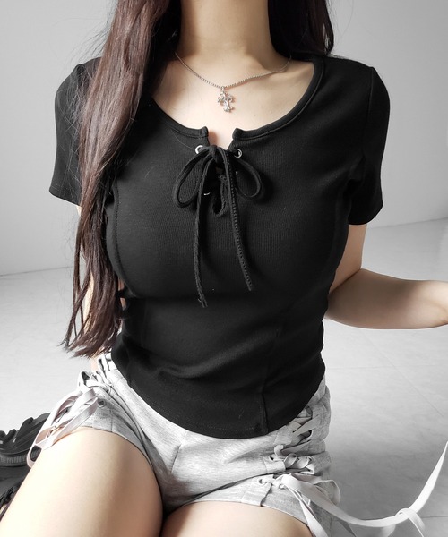 me+em select(ミームセレクト)の「【 3color 】レースアップスリムリブTシャツ / laceup slim lib T-shirts(Tシャツ/カットソー・レディース・グレー/ホワイト/ブラック・FREE)」の2枚目の写真