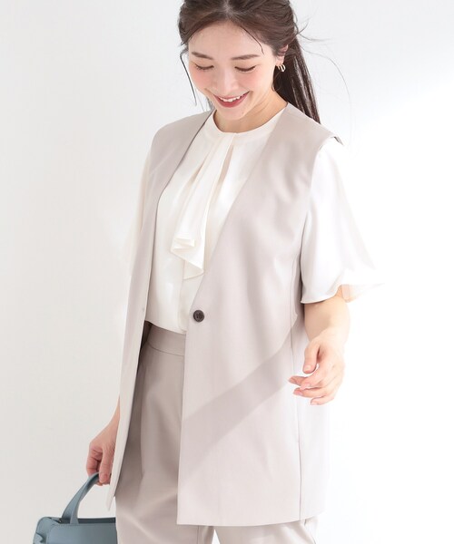 SHOO・LA・RUE(シューラルー)の「【セットアップ可/洗濯後しわになりにくい/S-LL】シンプルで合わせやすい ノーカラージレ(ベスト・レディース・ナチュラル/ネイビー/グレー・01/02/03/04)」の1枚目の写真