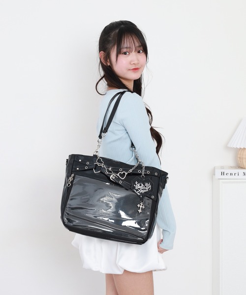 FUNALIVE(ファンアライブ)の「RUCCHE ハートチェーン推し活エナメル2WAYトートバッグ(トートバッグ・レディース・ホワイト/ブラック/ブラック×レッド・FREE)」の13枚目の写真