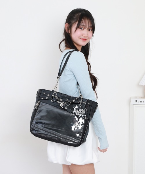 FUNALIVE(ファンアライブ)の「RUCCHE ハートチェーン推し活エナメル2WAYトートバッグ(トートバッグ・レディース・ホワイト/ブラック/ブラック×レッド・FREE)」の12枚目の写真