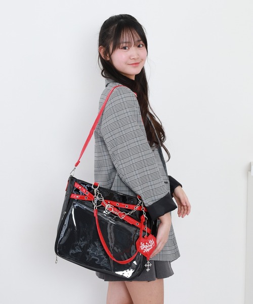 FUNALIVE(ファンアライブ)の「RUCCHE ハートチェーン推し活エナメル2WAYトートバッグ(トートバッグ・レディース・ホワイト/ブラック/ブラック×レッド・FREE)」の7枚目の写真
