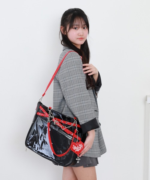 FUNALIVE(ファンアライブ)の「RUCCHE ハートチェーン推し活エナメル2WAYトートバッグ(トートバッグ・レディース・ホワイト/ブラック/ブラック×レッド・FREE)」の4枚目の写真