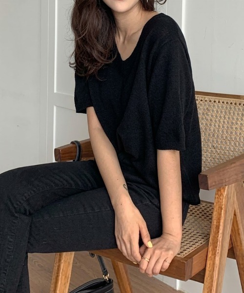 mielu(ミエル)の「ベーシックVネックハーフスリーブニット(ニット/セーター・レディース・ブラック/ホワイト/ベージュ・LARGE/MEDIUM)」の9枚目の写真
