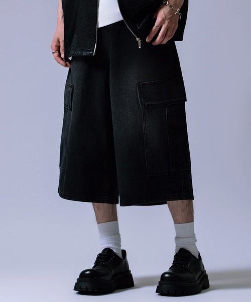 Crownor(クラウノアー)の「ワイドバギー デニムカーゴショーツ(デニムパンツ・メンズ・ブラック/サックスブルー・LARGE/MEDIUM)」の2枚目の写真