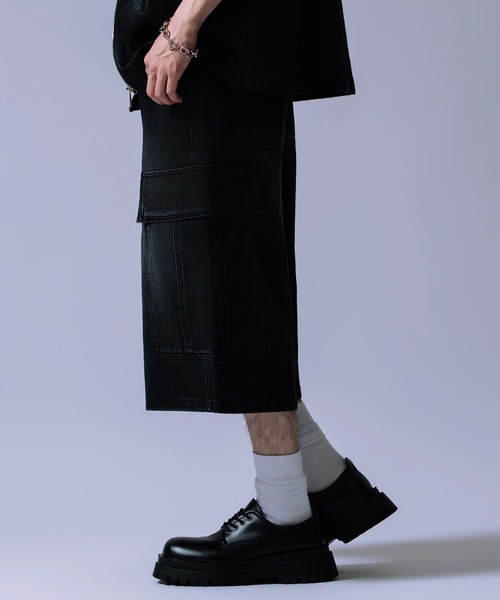 Crownor(クラウノアー)の「ワイドバギー デニムカーゴショーツ(デニムパンツ・メンズ・ブラック/サックスブルー・LARGE/MEDIUM)」の4枚目の写真