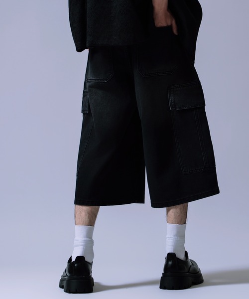 Crownor(クラウノアー)の「ワイドバギー デニムカーゴショーツ(デニムパンツ・メンズ・ブラック/サックスブルー・LARGE/MEDIUM)」の5枚目の写真