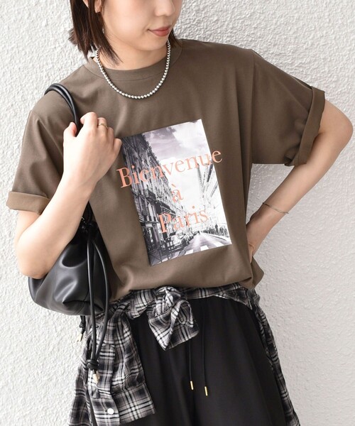 SHIPS Colors(シップス カラーズ)の「SHIPS Colors:〈接触冷感・UVカット〉PARIS フォト TEE◇(Tシャツ/カットソー・レディース・ダークグレー/オフホワイト/ブラウン・ONE SIZE)」の1枚目の写真