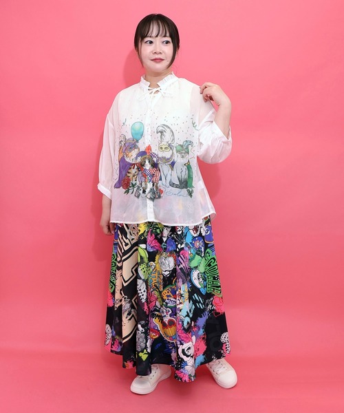 ScoLar（スカラー）の「162622：仮面舞踏会のネコ柄 ボイルガーゼシャツ（シャツ/ブラウス・レディース・オフホワイト/サックスブルー・M）」の3枚目の写真