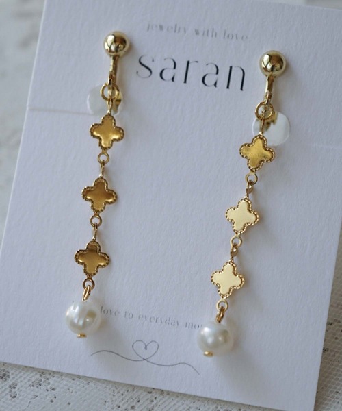 CERCA(チェルカ)の「saran jewelry/クローバーモチーフ パール イヤリング/アレルギー対応(イヤリング・レディース・シルバー/ゴールド・FREE)」の2枚目の写真