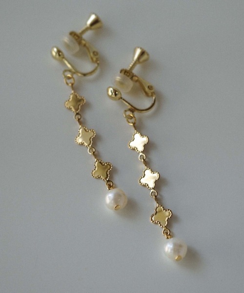 CERCA(チェルカ)の「saran jewelry/クローバーモチーフ パール イヤリング/アレルギー対応(イヤリング・レディース・シルバー/ゴールド・FREE)」の4枚目の写真
