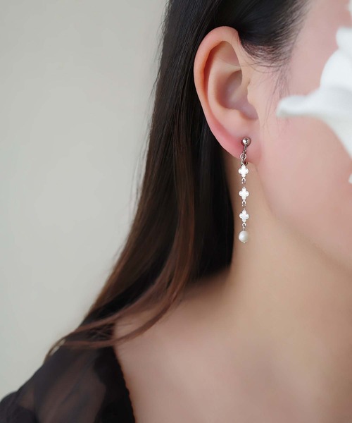 CERCA(チェルカ)の「saran jewelry/クローバーモチーフ パール イヤリング/アレルギー対応(イヤリング・レディース・シルバー/ゴールド・FREE)」の7枚目の写真