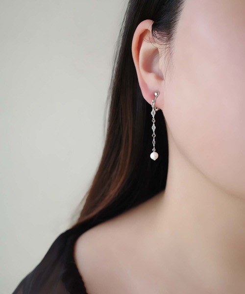 CERCA(チェルカ)の「saran jewelry/クローバーモチーフ パール イヤリング/アレルギー対応(イヤリング・レディース・シルバー/ゴールド・FREE)」の8枚目の写真