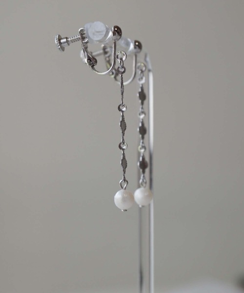 CERCA(チェルカ)の「saran jewelry/クローバーモチーフ パール イヤリング/アレルギー対応(イヤリング・レディース・シルバー/ゴールド・FREE)」の9枚目の写真