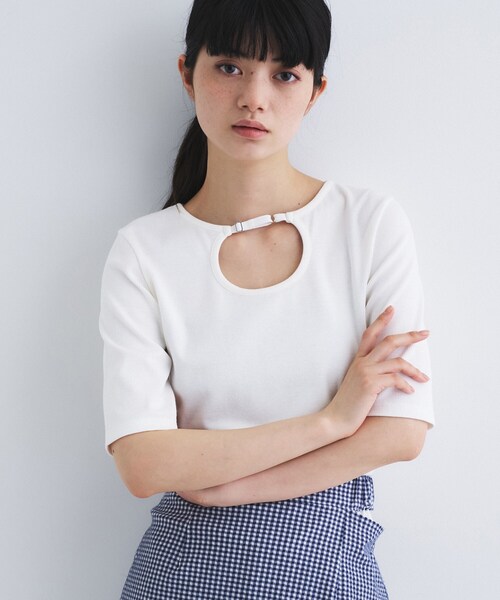 CODE A(コードエー)の「rib jersey point neck tee(Tシャツ/カットソー・レディース・ホワイト/ライトイエロー系/ボルドー/ブラック・00)」の5枚目の写真