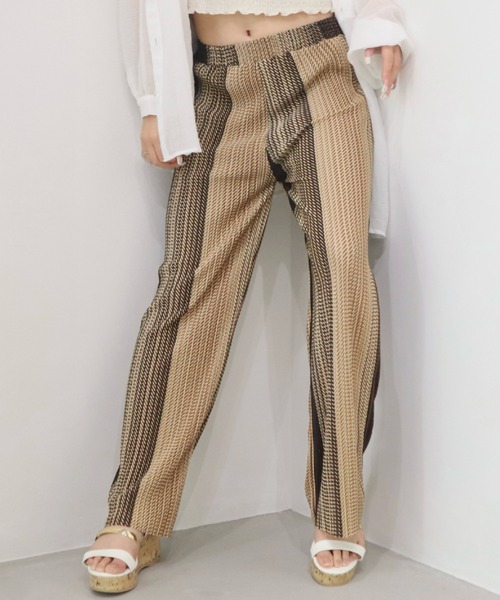 CECIL McBEE(セシルマクビー)の「グラデーション風カットプリーツストレーツパンツ(その他パンツ・レディース・ベージュ/ブラック・LARGE/MEDIUM)」の2枚目の写真
