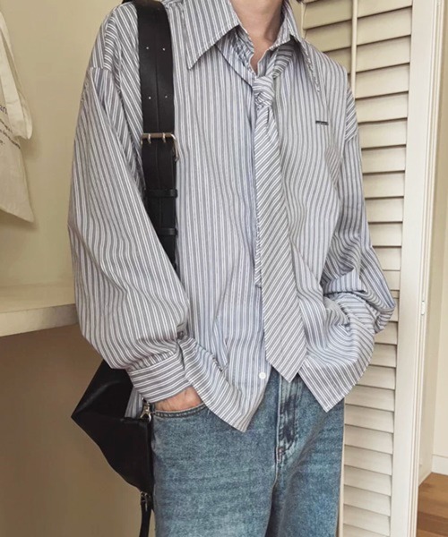 NOWLE(ノウル)の「【NOWLE】ネクタイ付き メタルプレート ワンポイント ストライプ ルーズシャツ(シャツ/ブラウス・メンズ・ライトブルー/グレー・X-LARGE/MEDIUM/LARGE)」の15枚目の写真