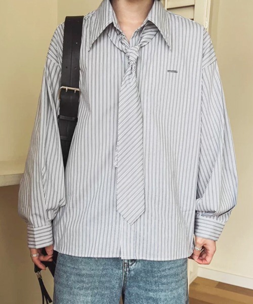 NOWLE(ノウル)の「【NOWLE】ネクタイ付き メタルプレート ワンポイント ストライプ ルーズシャツ(シャツ/ブラウス・メンズ・ライトブルー/グレー・X-LARGE/MEDIUM/LARGE)」の16枚目の写真