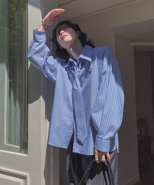 NOWLE(ノウル)の「【NOWLE】ネクタイ付き メタルプレート ワンポイント ストライプ ルーズシャツ(シャツ/ブラウス・メンズ・ライトブルー/グレー・X-LARGE/MEDIUM/LARGE)」の19枚目の写真