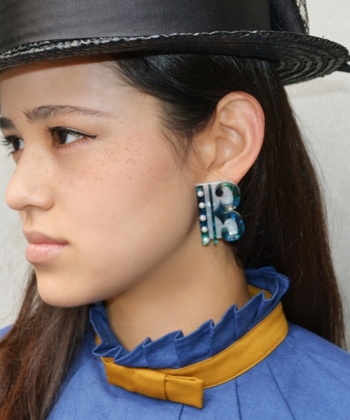 PAMEO POSE（パメオポーズ）の「【PAMEO POSE ORIGINAL JEWELRY】C CLEF PIERCE（ピアス（両耳用）・レディース・マルチ/グリーン・FREE）」の3枚目の写真