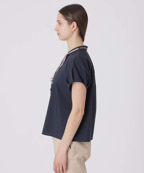 BLUE LABEL CRESTBRIDGE(ブルーレーベルクレストブリッジ)の「【接触冷感】タックスリーブブラウス(シャツ/ブラウス・レディース・ダークネイビー/ホワイト・36/38)」の10枚目の写真