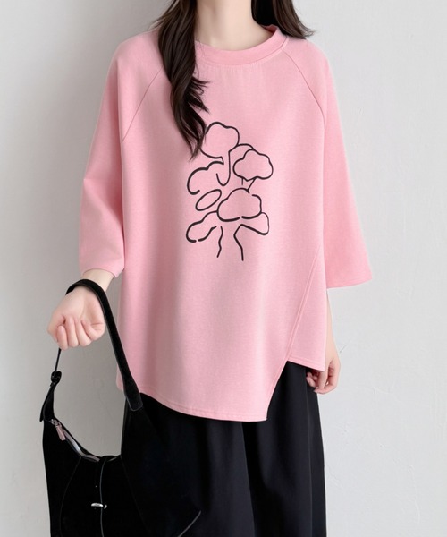 ABITOKYO(アビトーキョー)の「フロント花柄プリントオーバーTシャツ(Tシャツ/カットソー・レディース・ピンク/ホワイト/ブラック・FREE)」の1枚目の写真