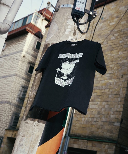 VANS(バンズ)の「SOON.EASY ウィメンズ Tシャツ / SOON EASY SS TEE Black VN000VNMBLK1(Tシャツ/カットソー・レディース・ブラック・SMALL/MEDIUM/LARGE)」の6枚目の写真