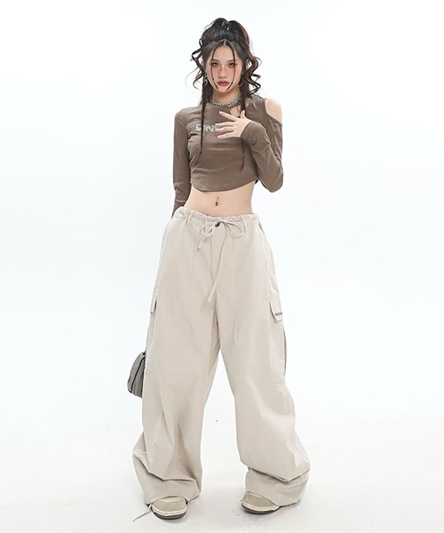WESTBOY(ウエストボーイ)の「Y2K ラインストーン カットアウト スリムシルエット クロップドトップス WOG26S2TP04(Tシャツ/カットソー・レディース・ブラック/ブラウン・FREE)」の12枚目の写真