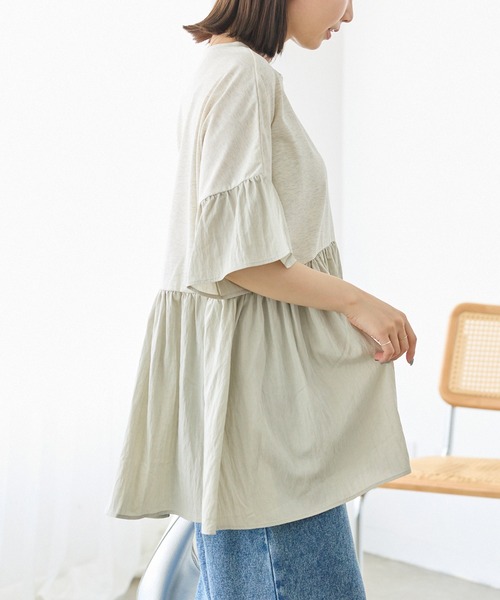LAVEANGE(ラビアンジェ)の「異素材切替ティアードチュニック|甘すぎない絶妙なボリューム感/一枚で着映え/美シルエット/大人フェミニン/フレアスリーブ/体型カバー(チュニック・レディース・ブラック/グレー・M/LL/3L/4L/5L)」の7枚目の写真