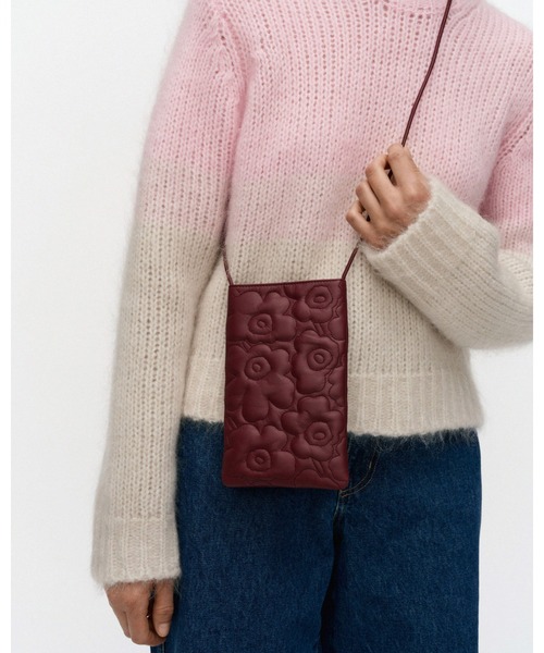 marimekko(マリメッコ)の「Unikko / Phone Pocket(ショルダーバッグ・レディース・ダークパープル/ブラウン・FREE)」の1枚目の写真