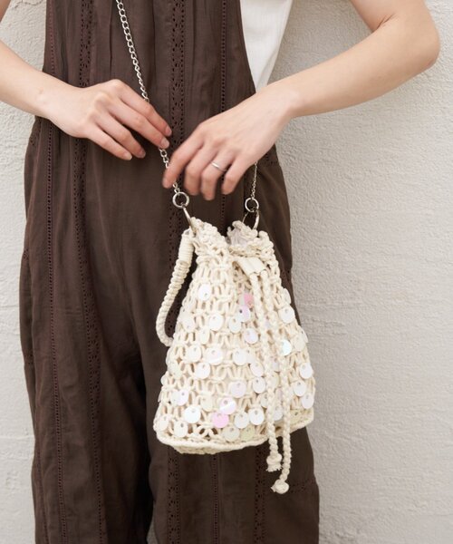 CIAOPANIC TYPY(チャオパニックティピー)の「:【Aguni】マクラメスパンコール巾着BAG(ショルダーバッグ・レディース・アイボリー・ONE SIZE)」の2枚目の写真