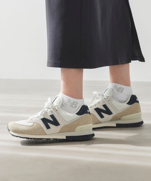 NEW BALANCE(ニューバランス)の「574(スニーカー・メンズ・ダークグリーン/オフホワイト/ベージュ系その他/グレー・26.5cm/26.0cm/25.5cm/25.0cm/22.0cm/29.0cm/30.0cm/28.5cm/28.0cm/24.5cm/24.0cm/27.5cm/23.5cm/23.0cm/27.0cm/22.5cm/24.5㎝)」の1枚目の写真