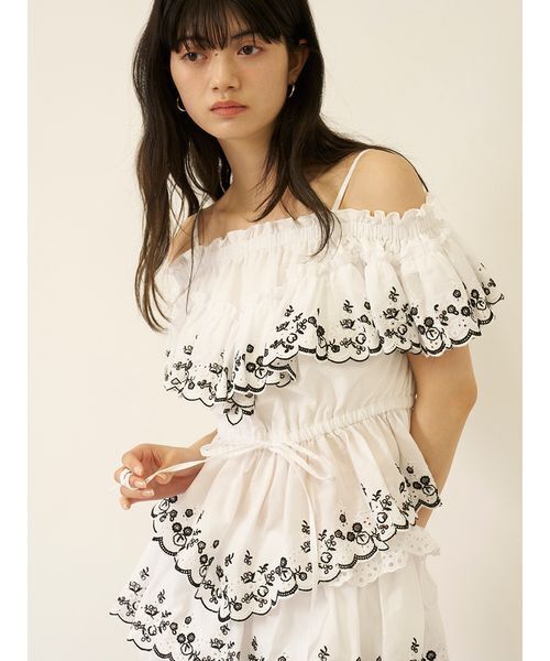 LILY BROWN 刺繍オフショルブラウス　コットンレースオフショルトップス セール】コットンレースオフショルトップス（Tシャツ/カットソー