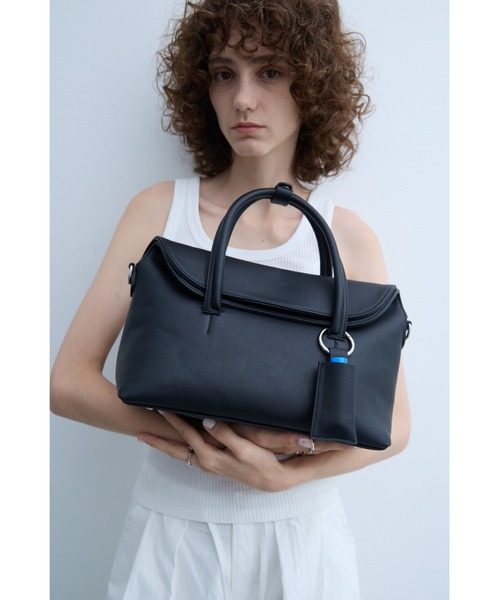 un/neu(アンノイ)の「チャーム付き2WAYフラップボストン / ペットボトル収納可(ボストンバッグ・レディース・ブラック/ブラウン・FREE)」の9枚目の写真