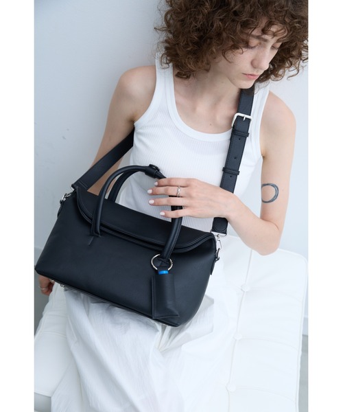 un/neu(アンノイ)の「チャーム付き2WAYフラップボストン / ペットボトル収納可(ボストンバッグ・レディース・ブラック/ブラウン・FREE)」の19枚目の写真
