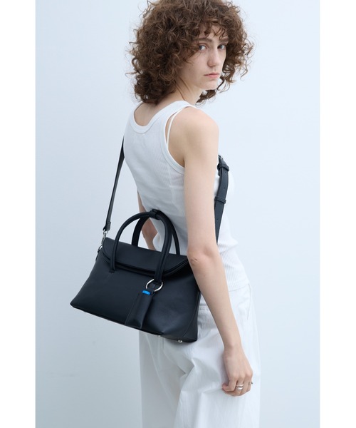 un/neu(アンノイ)の「チャーム付き2WAYフラップボストン / ペットボトル収納可(ボストンバッグ・レディース・ブラック/ブラウン・FREE)」の20枚目の写真
