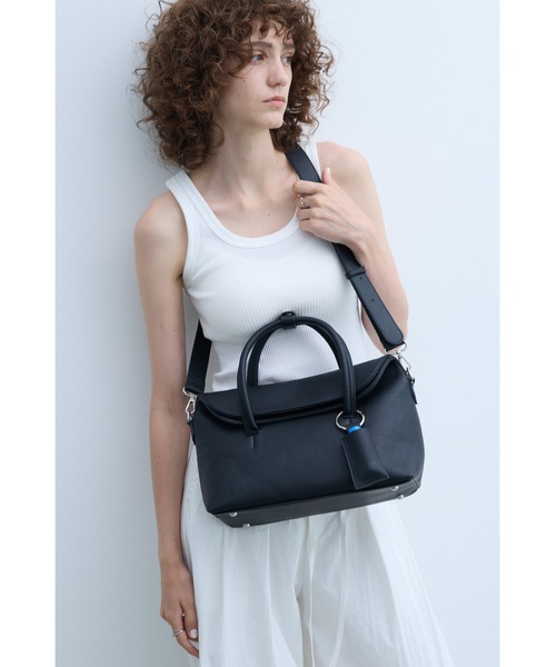 un/neu(アンノイ)の「チャーム付き2WAYフラップボストン / ペットボトル収納可(ボストンバッグ・レディース・ブラック/ブラウン・FREE)」の17枚目の写真