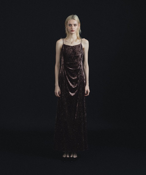et.UNiVER(エトユニベール)の「Drape slip dress(ドレス・レディース・ブラウン/グレー/ブラック・SMALL/MEDIUM/LARGE)」の5枚目の写真