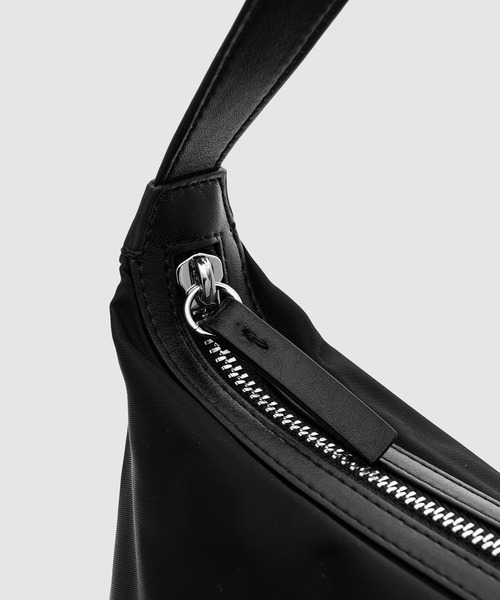 MM6 Maison Margiela(エムエムシックス メゾン マルジェラ)の「SHOULDER BAG(ショルダーバッグ・レディース・その他1/その他2・UNI)」の5枚目の写真